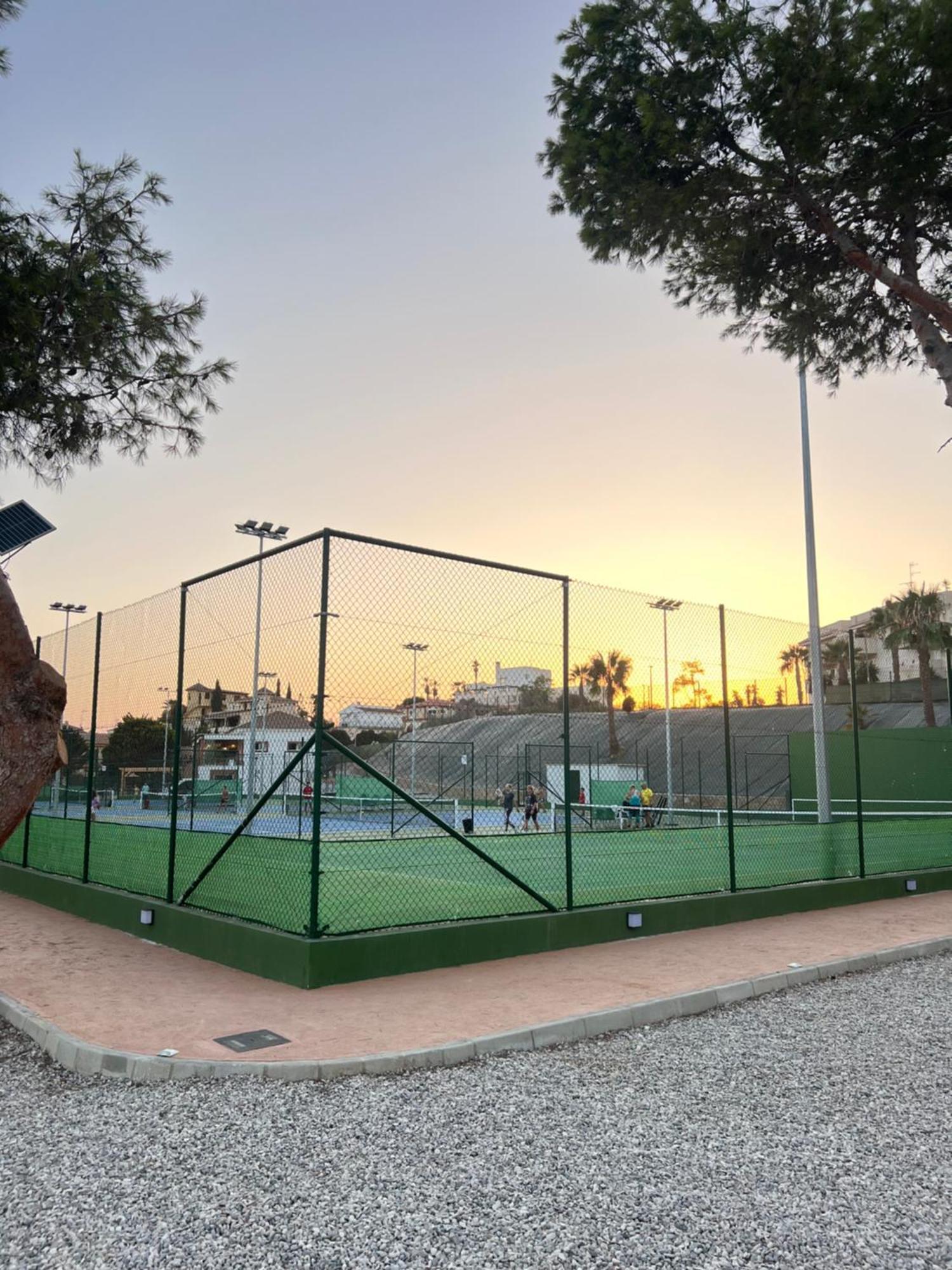 Piso Con Ac, Piscina Y Pista De Padel Y Tenis En أغيلاس المظهر الخارجي الصورة